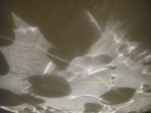 How cool is this .. the light from my Ikea desk lamp reflected the surface of my Moroccan tray onto the ceiling ..