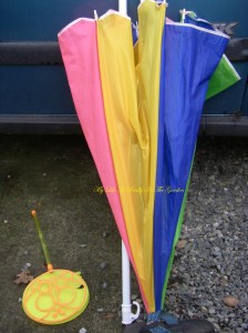 boo hoo .. cleaned out the car .. summer things now put away .. for a few months!